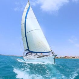 things-to-do-cape-verde-explore-cape-verde-sal-santa-maria-tui-holiday-boat-trip-groups-sailing-cl (1)